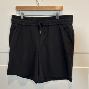 Chicos Zenergy Black Elastic Waist Zipper Pocket Shorts Women Size 2.5